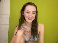 Hey jij... nieuwsgierig naar meer? Een 28-jarige geile moeder en alles behalve de standaard MILF. Klein en slank, maar 100% naturel... en ik hou ervan om bekeken te worden. Mijn spel is simpel: jou plagen tot je het niet meer houdt... laat mij je dag wat heter maken. In privéchat ga ik topless, wil je mij helemaal naakt zien en samen met mij spelen? Dan moet je naar VIP gaan.