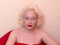 Sexy Red Foxy likes to play and to have hot experiences.