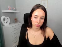 Adele.166 cm of quiet confidence. 50 kg of natural energy. Blue eyes, brown hair — 100% real, no filters, no extras.Pop and rap in my headphones, new cities under my feet, and stories only I get to tell.If you like independent women with soft eyes and a strong spirit… you might want to stay.