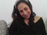 Brune pétillante qui aime la vie et ses plaisirs. la bonne humeur est mon moteur dans la vie . la séduction et les bons moments mon carburant. alors Messieurs, à vos clavier!