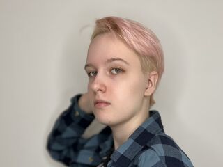 naughty camgirl masturbating with vibrator AudreaSensor
