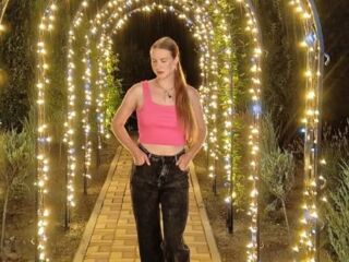 cam girl masturbating NelleCauthorne
