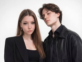 adult videochat LeoAndMira