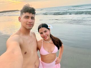 adult couple cam SaraAndrex