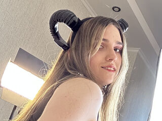masturbating webcamgirl AaliceWalter