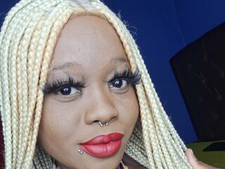 camslut AkeliaHampson