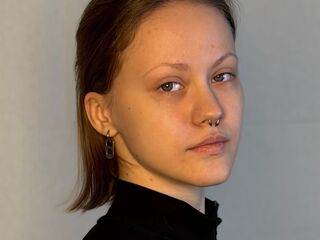 naked cam girl picture AlainaCaveness