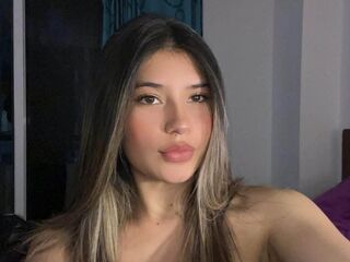 topless webcamgirl AmberBernal