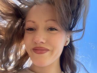 naughty camgirl masturbating with vibrator AnnikaRodrigez