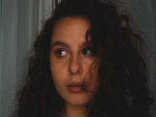 camgirl playing with dildo BertieSiegers