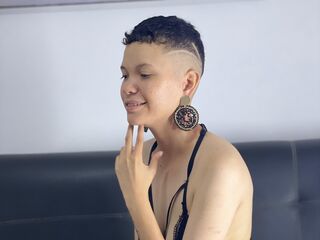 topless camgirl CambellBenett