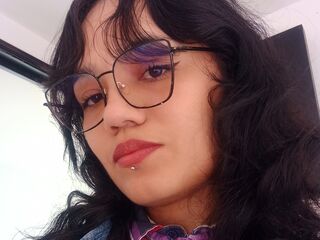 cam girl masturbating with sextoy CamilaRodriguez