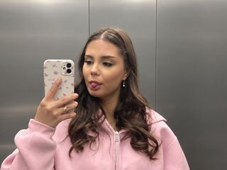 camslut showing tits CarlTomkus