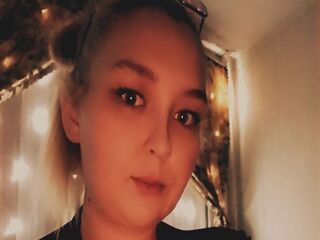 naked cam girl masturbating with sextoy CrystalSins