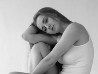 hot naked camgirl CwenGammell