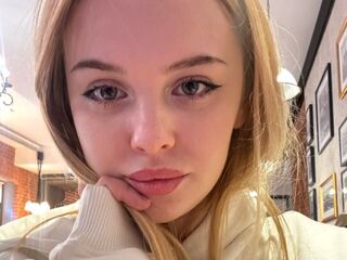 camgirl shaving pussy DevonaBradner