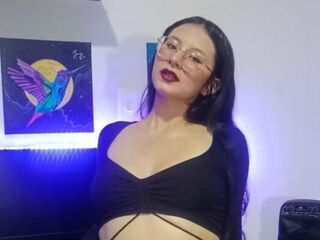 webcam striptease show EmberCullen