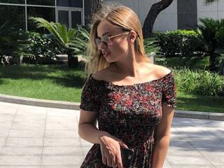 cybersex chatroom EmileeBeyale