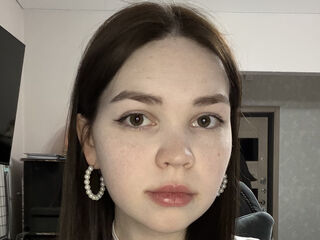 cam whore EmiliRoyzi