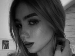 bedroom live webcam EmmaBlond