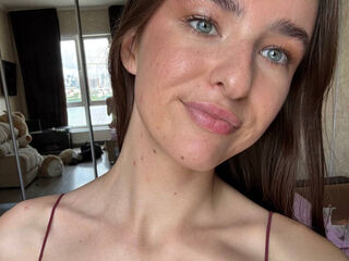 girl shaving pussy GingerWareham