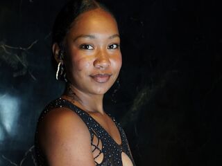 camslut topless HannahLabel