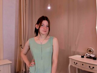 cam girl showing tits HollisCantrill