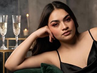 camgirl fingering shaved pussy IvannaVelvet
