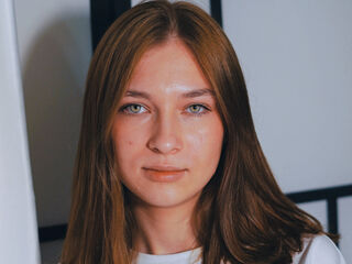 naked cam girl masturbating with dildo JaniceHumprey