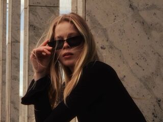 beautiful cam girl JenaeWaneka