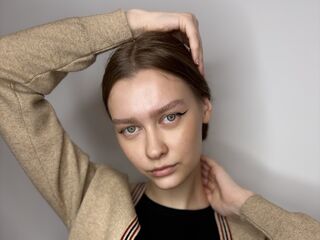 camwhore shaved pussy JonnieHillen