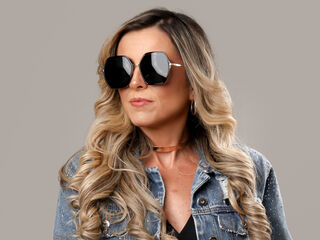 cam whore live KiaraMoraes