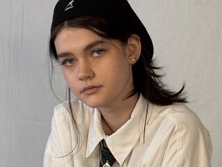 webcamgirl chat LeannMolineaux