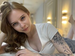 camgirl playing with vibrator LilyMouss