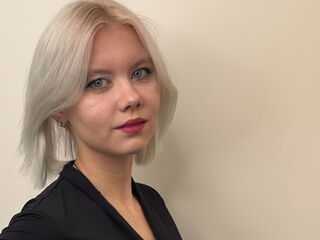 camgirl fingering bald pussy LindsayMcirvin