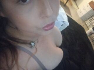 free live chatroom LolaLoced