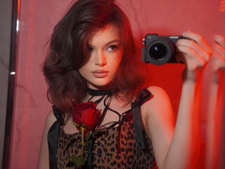 camgirl showing tits LunaBruna