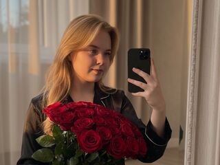 masturbating webcamgirl MelissaMyla