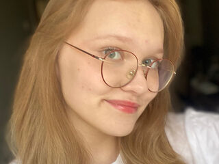 live chatroom MicahCussins