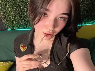 camgirl shaving pussy MillieBraun