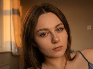 camwhore fingering pussy MireyaElowen