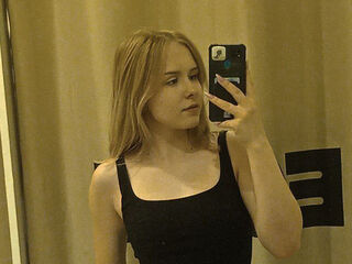 camgirl masturbating with dildo MolliMcDaniel