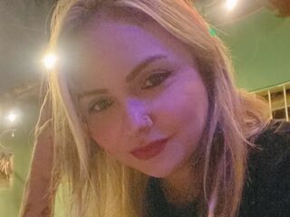 fingering camgirl MonicaCaroline
