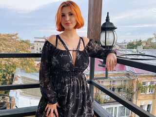 camgirl playing with vibrator NikaNovac