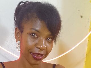camwhore fingering shaved pussy PinahGloria