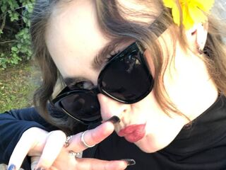 naked camgirl fingering pussy QuinnTagaca