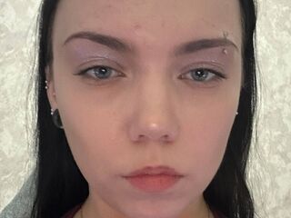 camslut showing tits RoniRopes