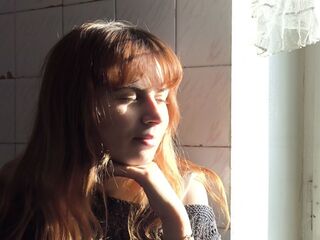 naked camgirl SerafinaGoettl