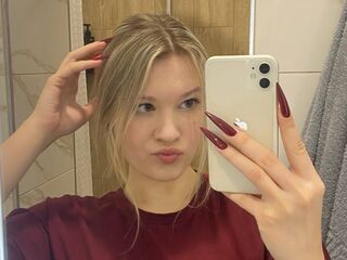 chatroom webcam pic SkyeDavi