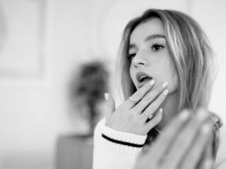 shaved pussy webcam StaceeyBrown